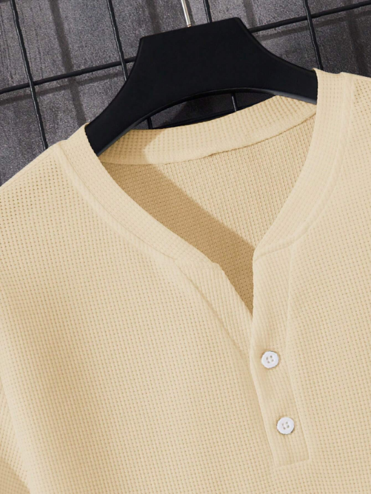 Manfinity Homme Men Solid Half Button Front Waffle Knit Tee