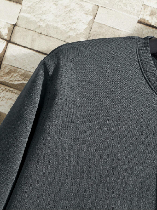 Men Solid Thermal Lined Sweatshirt