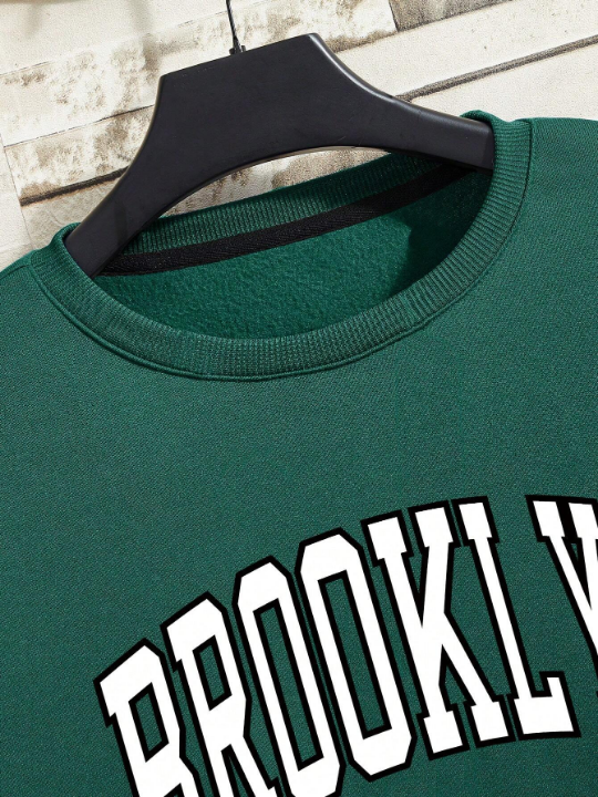 Men Letter Graphic Thermal Lined Sweatshirt