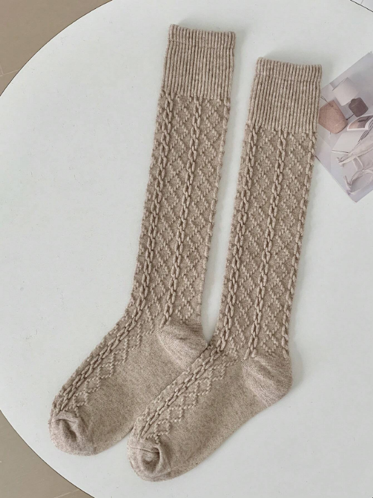 1pair Women's Retro Solid Color Twisted Pattern Over-the-calf Socks, Fashionable And Warm For Fall And Winter
