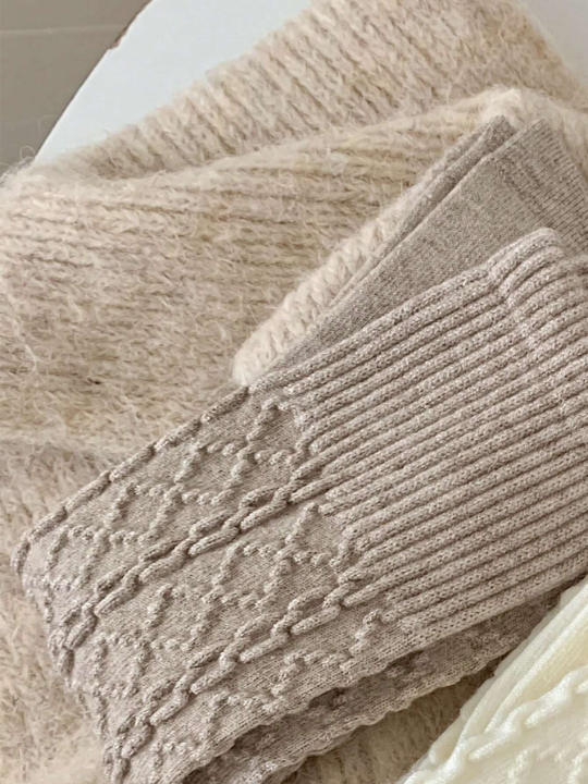 1pair Women's Retro Solid Color Twisted Pattern Over-the-calf Socks, Fashionable And Warm For Fall And Winter