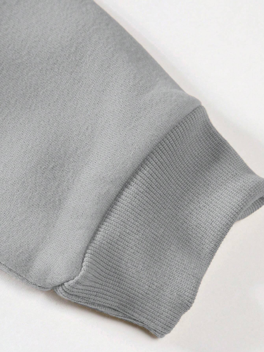 Cottnline Men's Drop Shoulder Letter Patch Fleece Pullover Sweatshirt