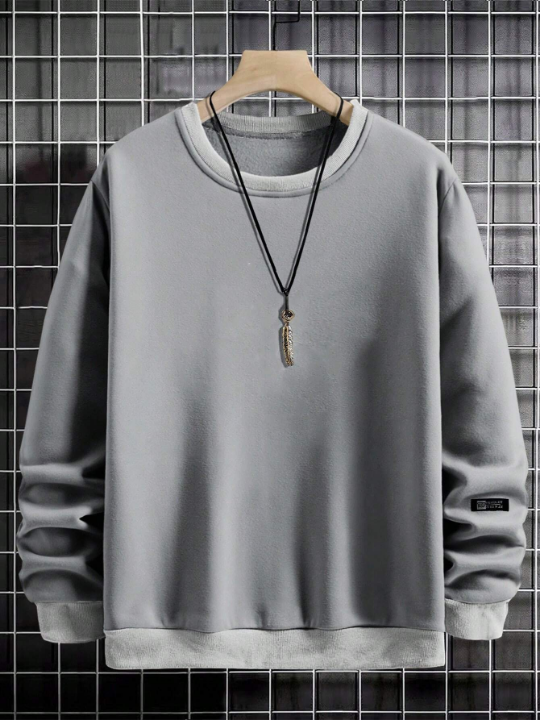 Cottnline Men 1pc Letter Patched Detail Thermal Lined Sweatshirt