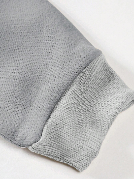 Cottnline Men 1pc Letter Patched Detail Thermal Lined Sweatshirt