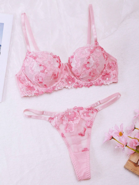Ladies' Sexy Embroidery Lingerie Set (Valentine'S Day Style)