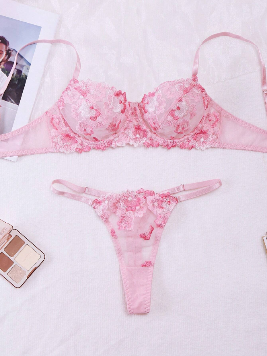 Ladies' Sexy Embroidery Lingerie Set (Valentine'S Day Style)