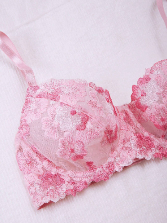 Ladies' Sexy Embroidery Lingerie Set (Valentine'S Day Style)