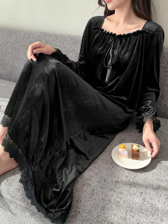 DAZY Ladies' Velvet Sweetheart Neckline Sleep Dress