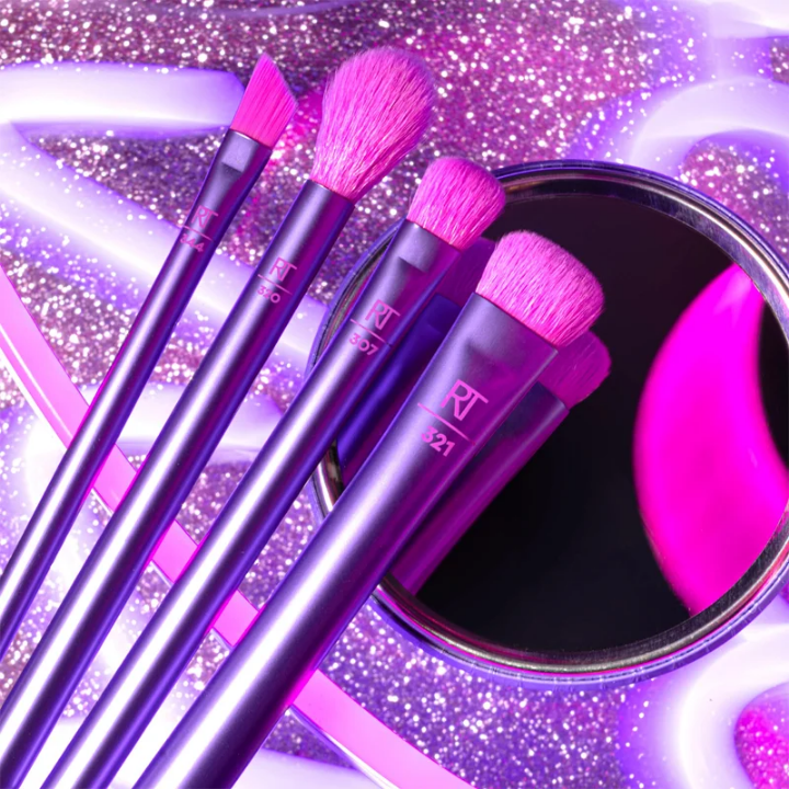 Real Techniques Afterglow I Don't Crease