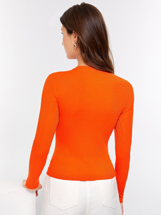 Essnce Solid Form Fitted Tee