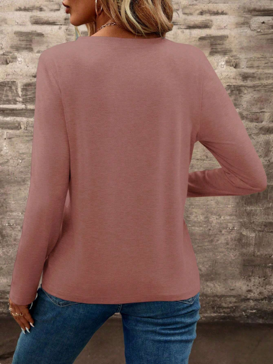 LUNE Notched Neck Pocket Patched Tee