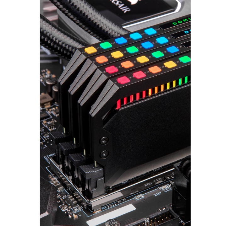 قرصان دوميناتور بلاتينيوم RGB DDR4-3600 C18 QC - 32 جيجا