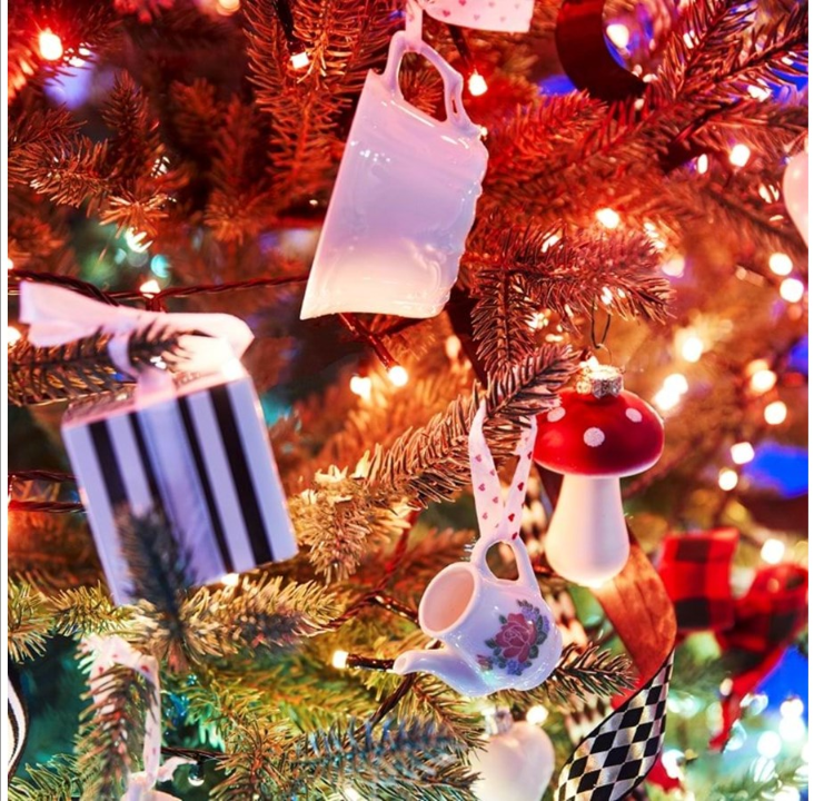 سلاسل Twinkly - 250 RGB يمكن التحكم فيها بواسطة التطبيق + مصابيح LED بيضاء دافئة. 20 مترا. السلك الأسود.