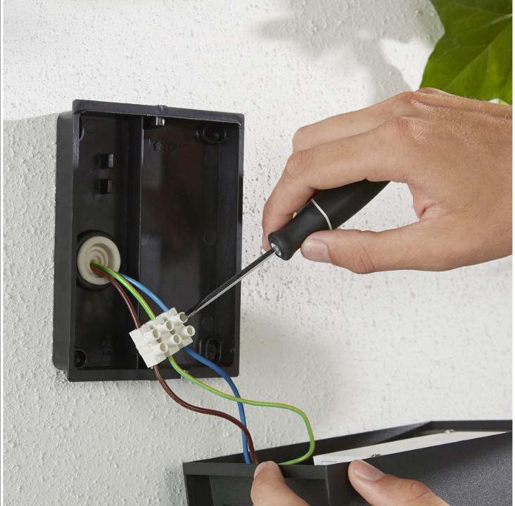 Philips Hue Outdoor Resonate Wall Lamp - Black