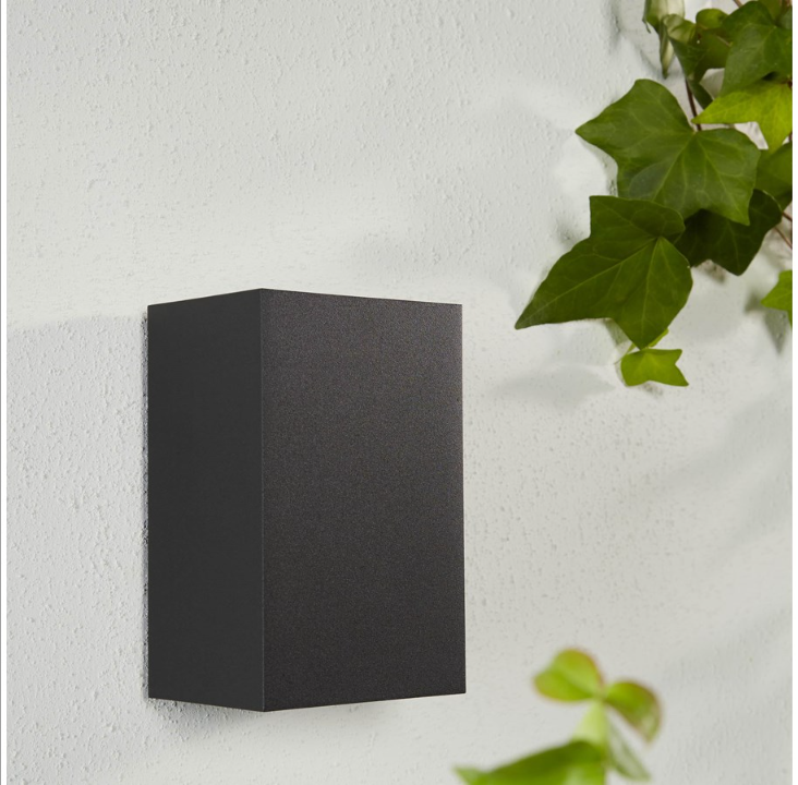 Philips Hue Outdoor Resonate Wall Lamp - Black