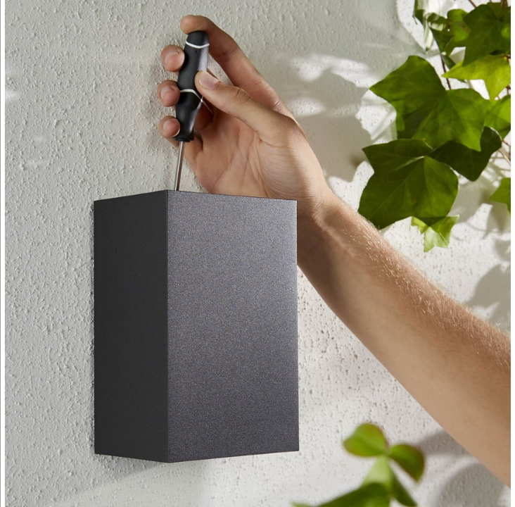 Philips Hue Outdoor Resonate Wall Lamp - Inox