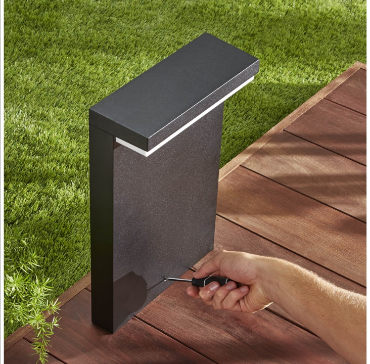 Philips Hue Outdoor Near Pedestal - Black