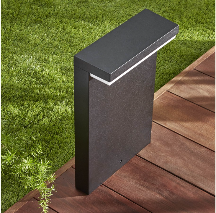 فيليبس هيو في الهواء الطلق بالقرب من الركيزة - أسود