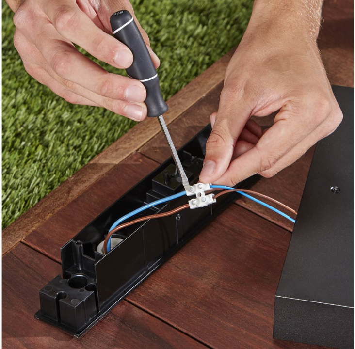 Philips Hue Outdoor Near Pedestal - Black