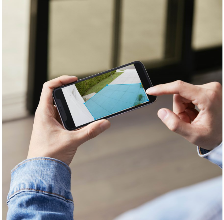 كاميرا Ring Floodlight السلكية بلس - أبيض