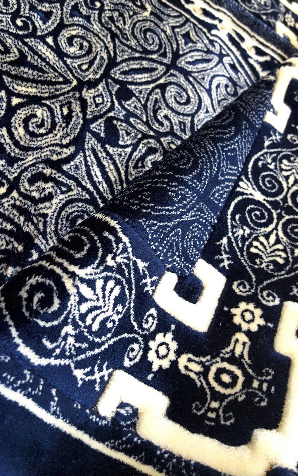 Turkish Luxury Velvet Islamic Prayer Rug Namaz Carpet 110x70cm 800g (1.8lbs) - Arabian Shopping Zone