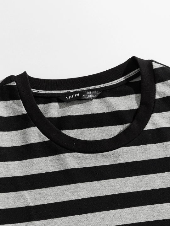 Manfinity Hypemode Men Round Neck Striped Tee