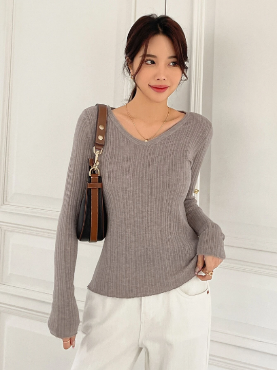 DAZY Solid V Neck Sweater