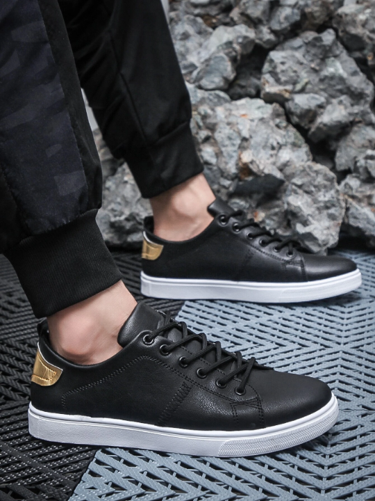 Men Metallic Detail Lace-up Front Skate Shoes