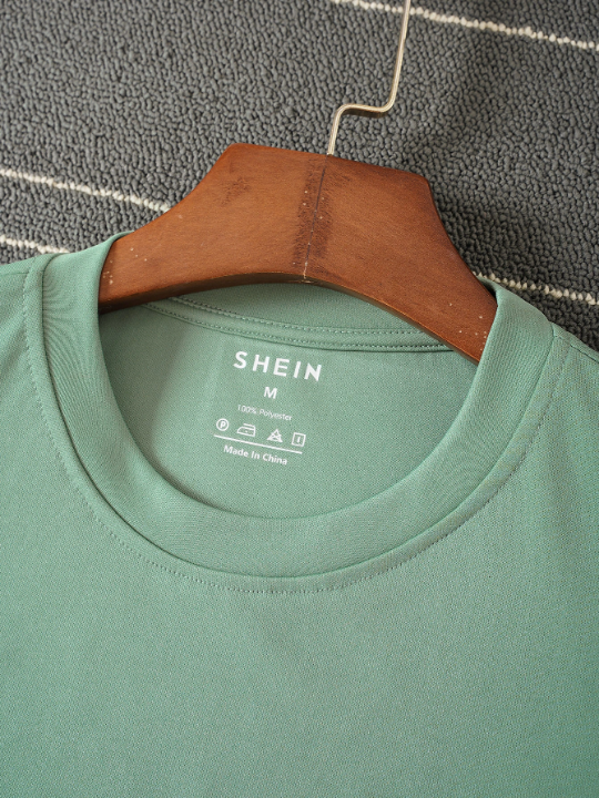 Men Solid Round Neck Tee