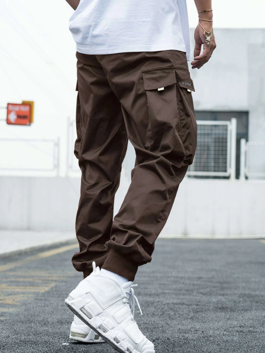 Manfinity EMRG Men Letter Graphic Flap Pocket Drawstring Waist Cargo Loose Pants