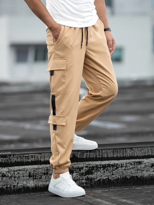 Manfinity Homme Loose Fit Men's Cargo Pants With Letter Patch Design And Drawstring Waist