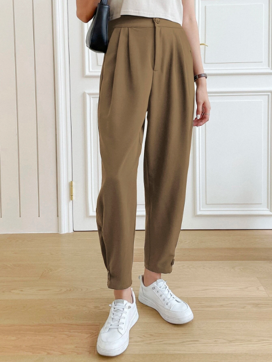 DAZY Solid Plicated Slant Pocket Cropped Pants