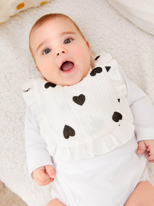 2pcs Baby Bibs With Heart Shaped Pattern And Ruffle Decoration