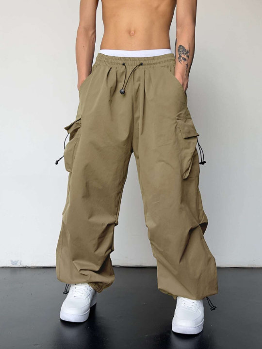 Manfinity EMRG Men Solid Flap Pocket Drawstring Waist Loose Cargo Pants