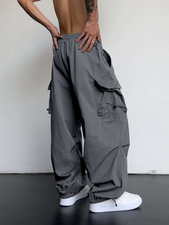 Manfinity EMRG Men Solid Flap Pocket Drawstring Waist Oversized Cargo Pants