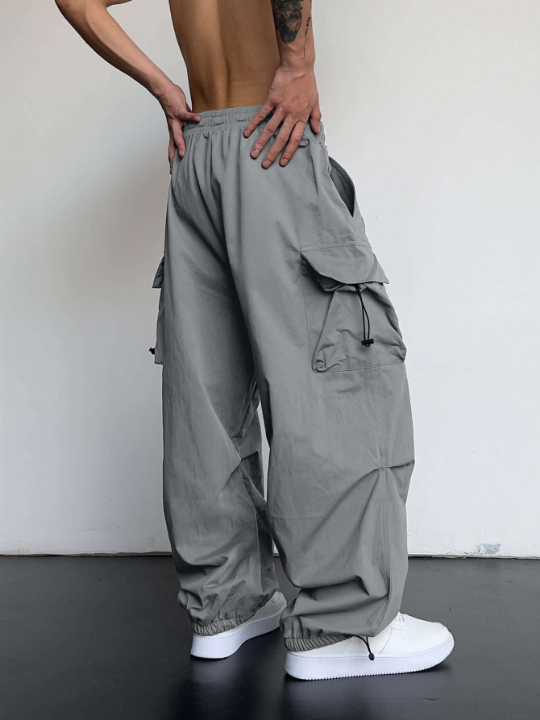 Manfinity EMRG Men Solid Flap Pocket Drawstring Waist Oversized Cargo Pants