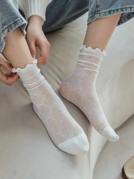 Scallop Trim Crew Socks