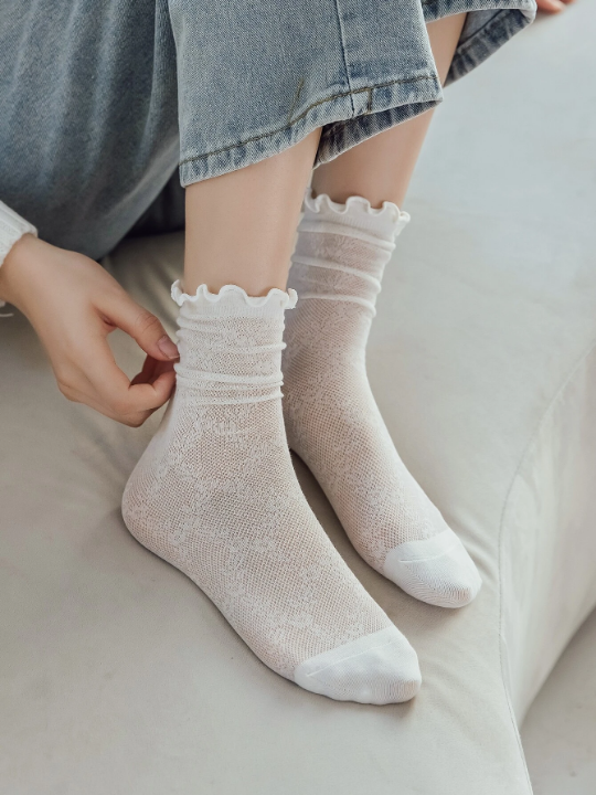 Scallop Trim Crew Socks