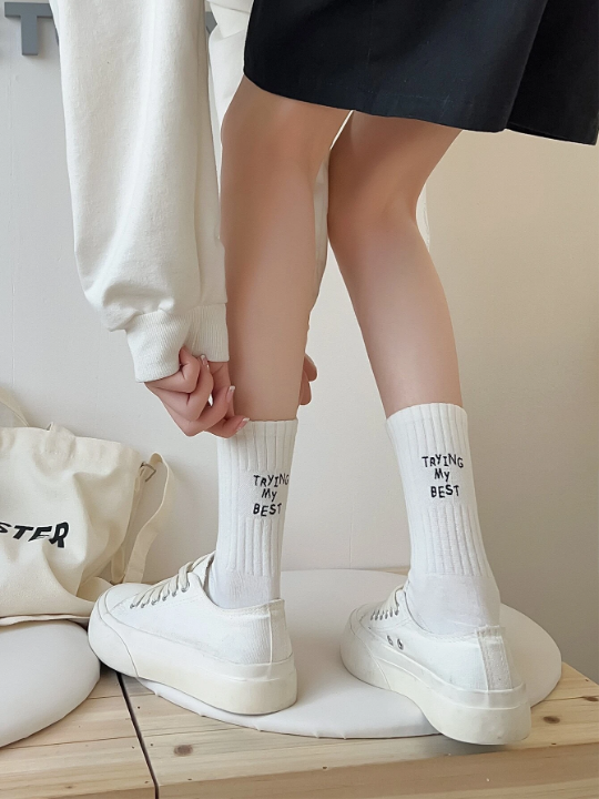 1pair Women Slogan Embroidered Fashionable Crew Socks For Daily Life