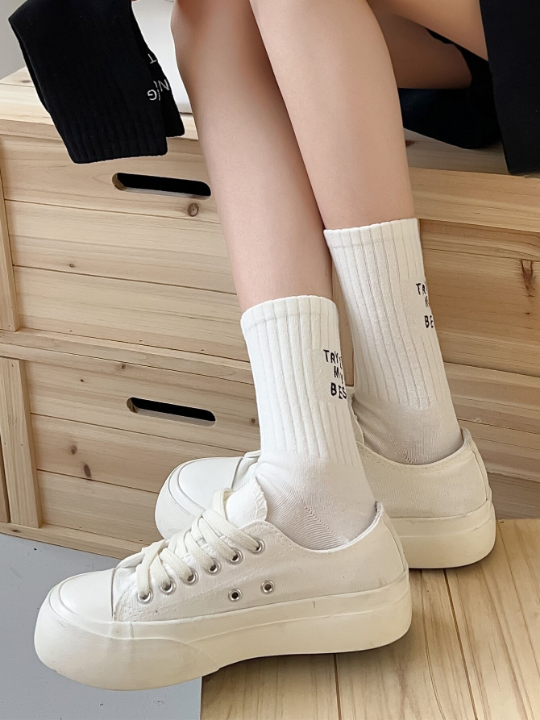 1pair Women Slogan Embroidered Fashionable Crew Socks For Daily Life