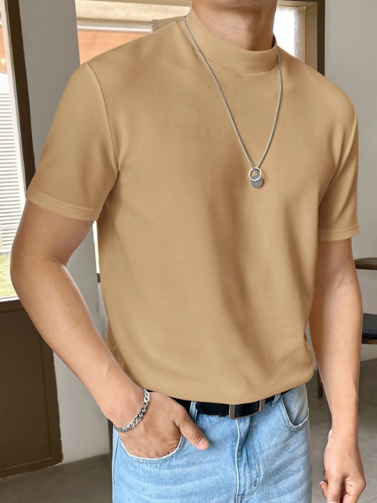 Manfinity Hypemode Men Solid Mock Neck Tee