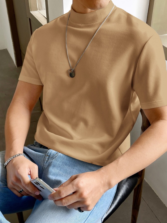 Manfinity Hypemode Men Solid Mock Neck Tee