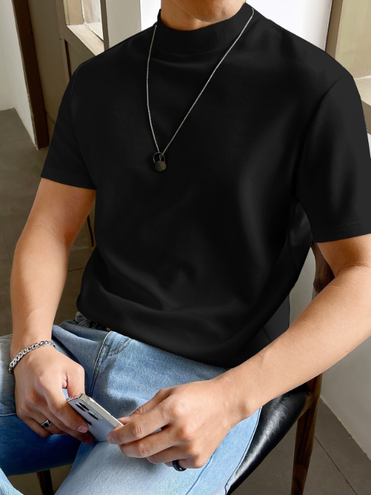 Manfinity Hypemode Men Solid Mock Neck Tee