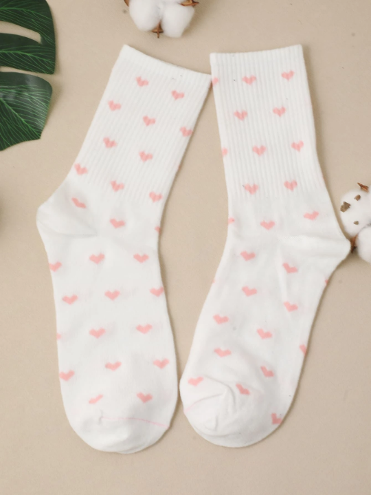 1pair Women Heart Pattern Fashionable Crew Socks For Daily Life