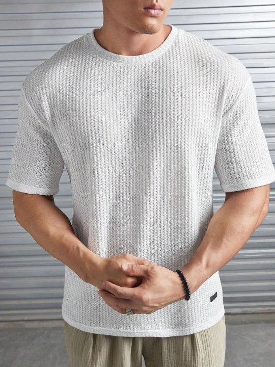 Manfinity Homme Loose Fit Men's Waffle Knit T-Shirt With Patched Detail