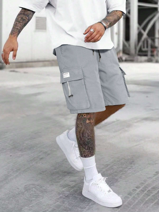 Manfinity LEGND Loose-Fitting Men's Letter Patch Detail Flap Pocket Drawstring Waist Cargo Shorts