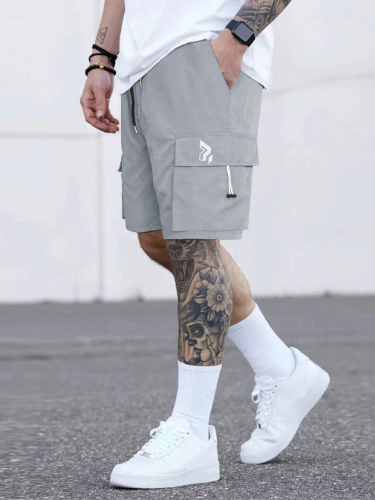 Manfinity LEGND Loose-Fitting Men's Letter Patch Detail Flap Pocket Drawstring Waist Cargo Shorts