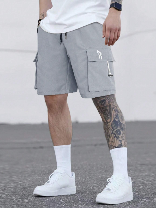 Manfinity LEGND Loose-Fitting Men's Letter Patch Detail Flap Pocket Drawstring Waist Cargo Shorts