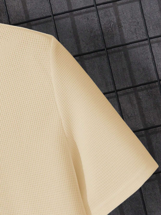 Manfinity Homme Men Solid Half Button Front Waffle Knit Tee