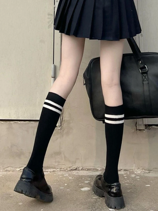 1pair Women Striped Pattern Casual Over The Calf Socks For Daily Life